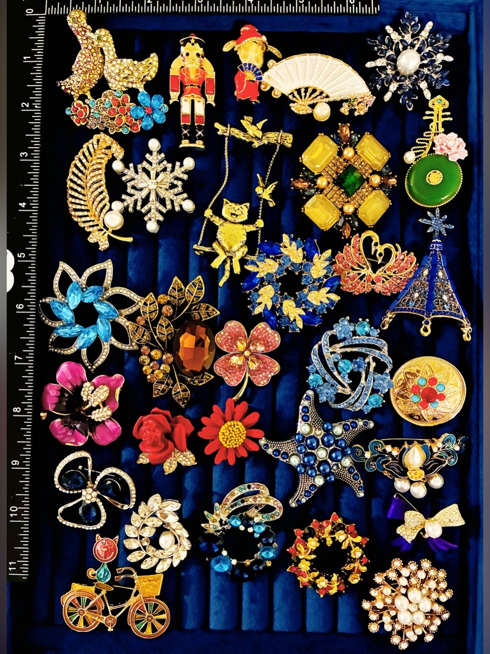 30 Pc Mixed Brooch Flower Swan Cat Nutcracker Rhinestone Pins